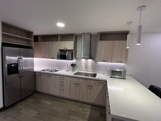 Apartamento Amueblado en Renta – Edificio Verona, Zona 10 - 3