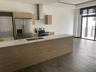 APARTAMENTO EN RENTA – EDIFICIO LIRIOS DE CAYALÁ | ZONA 16 - Image 2