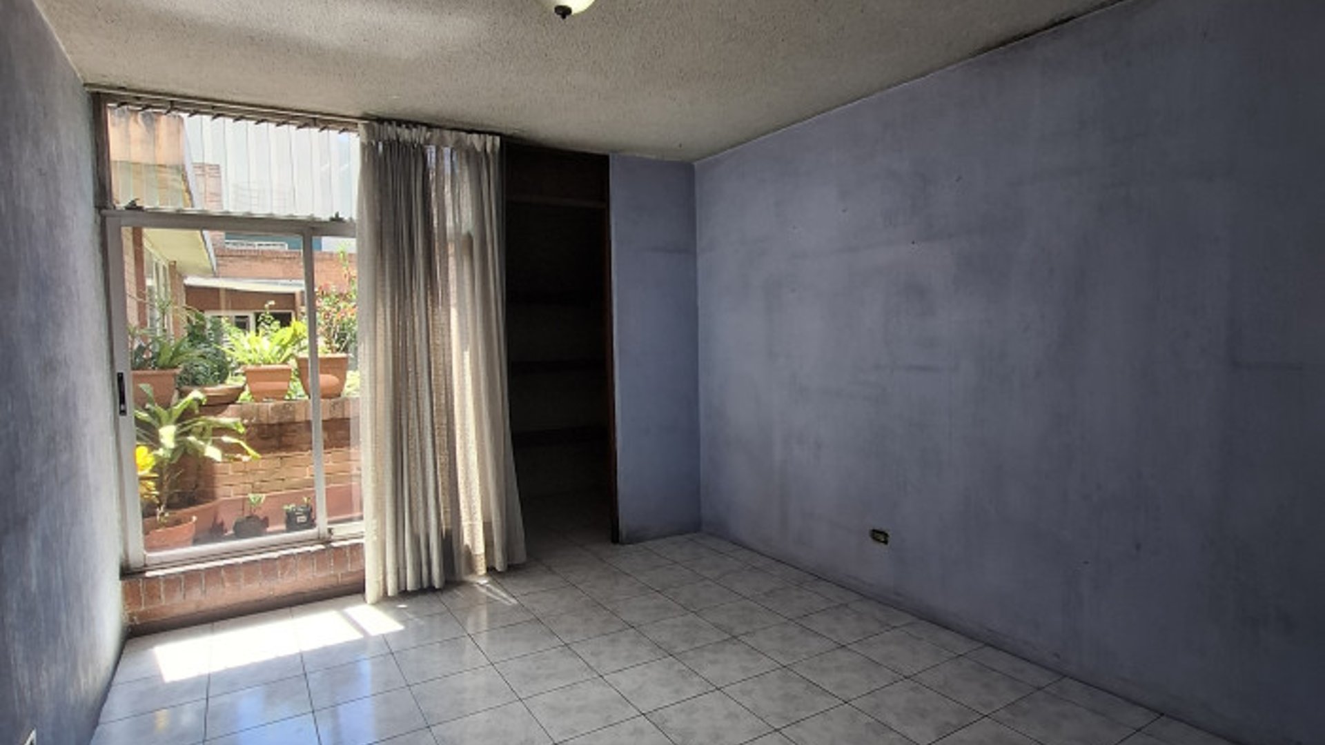 Casa en renta en zona 10 Bulevar Los Próceres - Miniatura 17