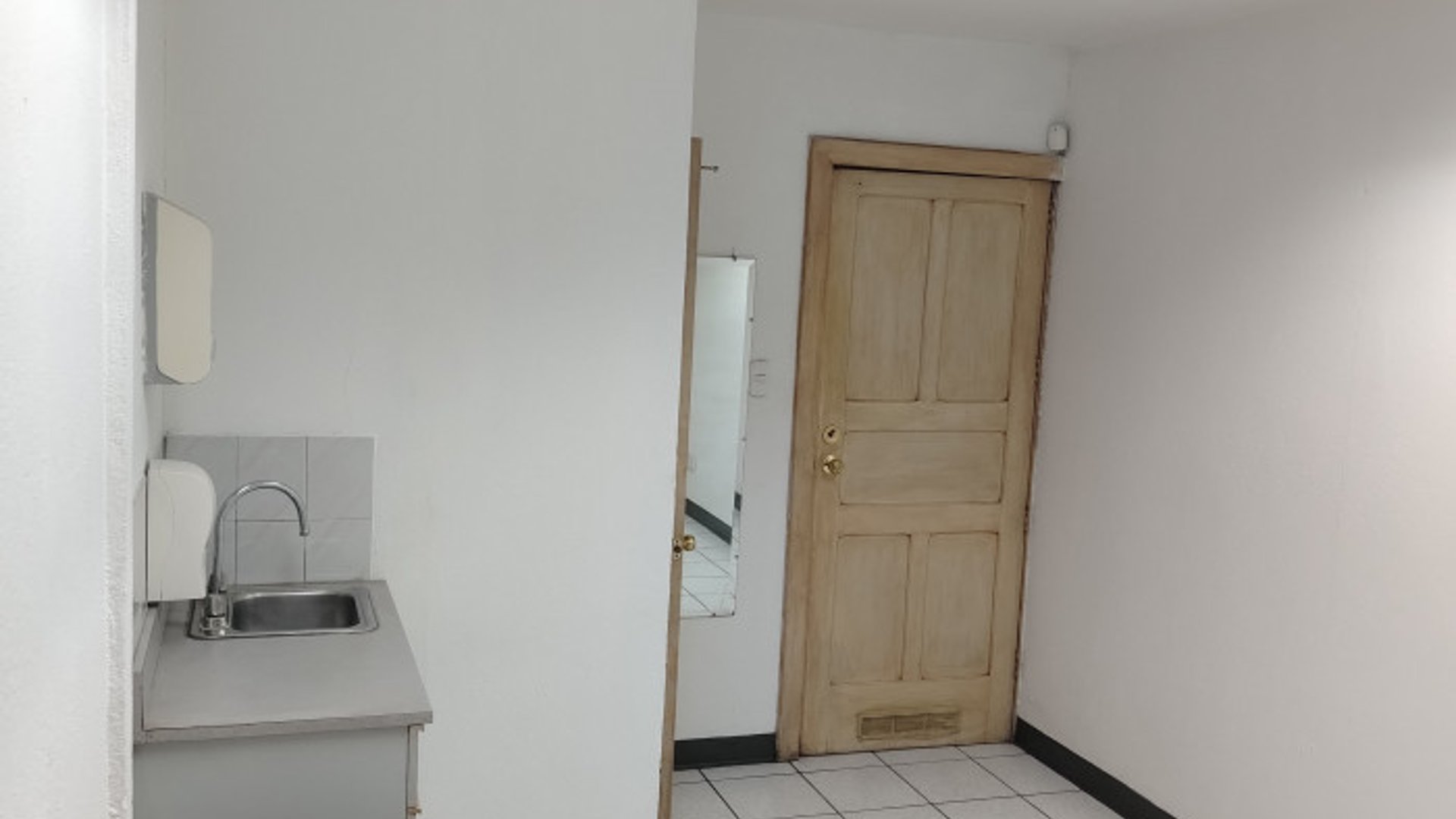 Oficina en Renta, en zona 10, ideal para Médicos