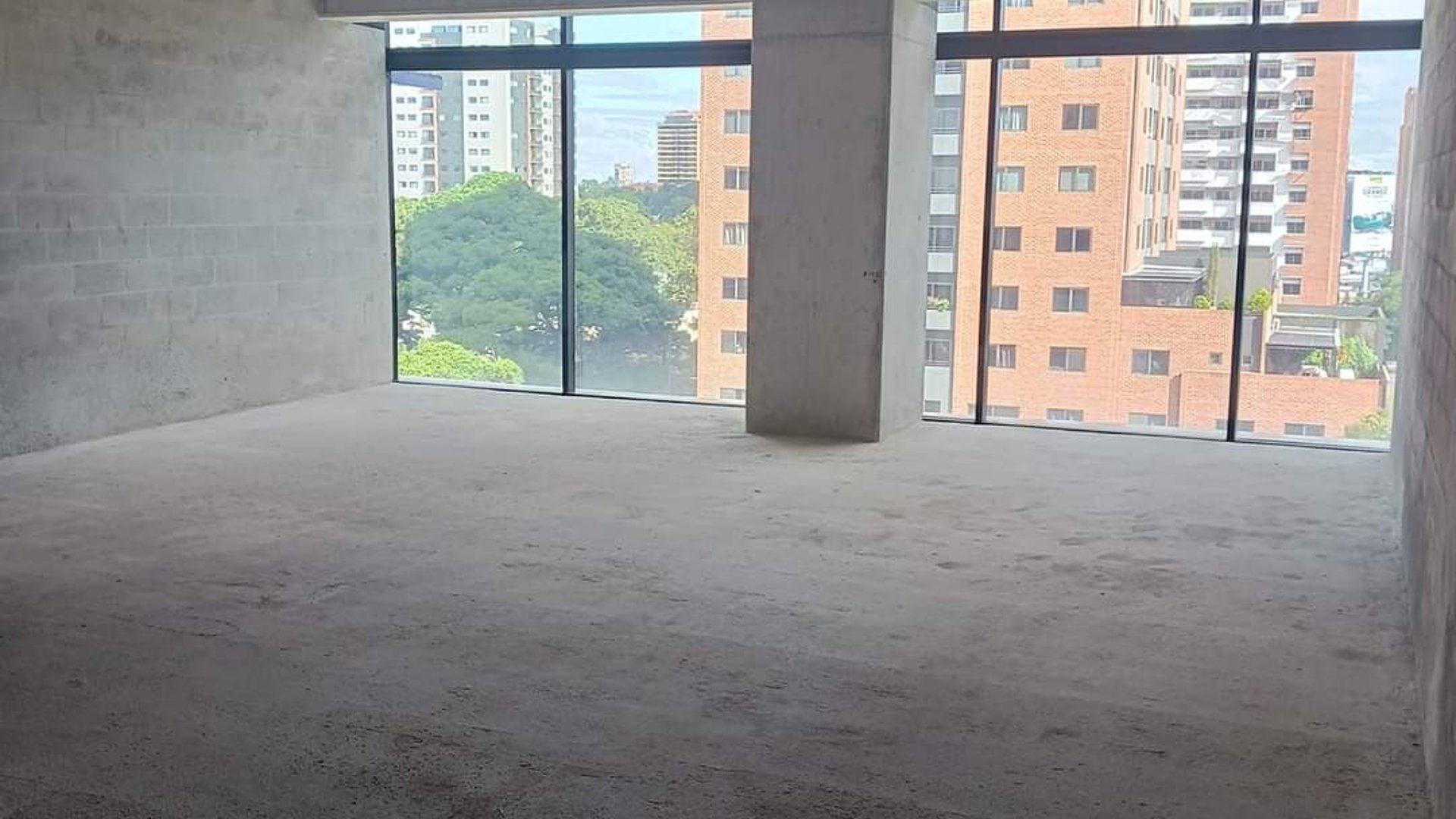 Alquilo Oficina en Edificio Cero Diez 01010