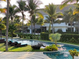 Espectacular villa amueblada en renta en Monterrico - Image 1