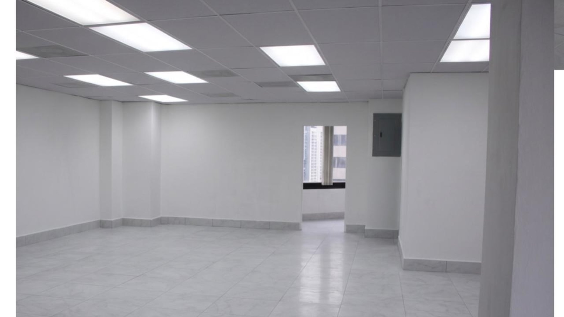 OFICINA EN RENTA ZONA 10 - ZONA VIVA 185 Mts2  $2,590.00