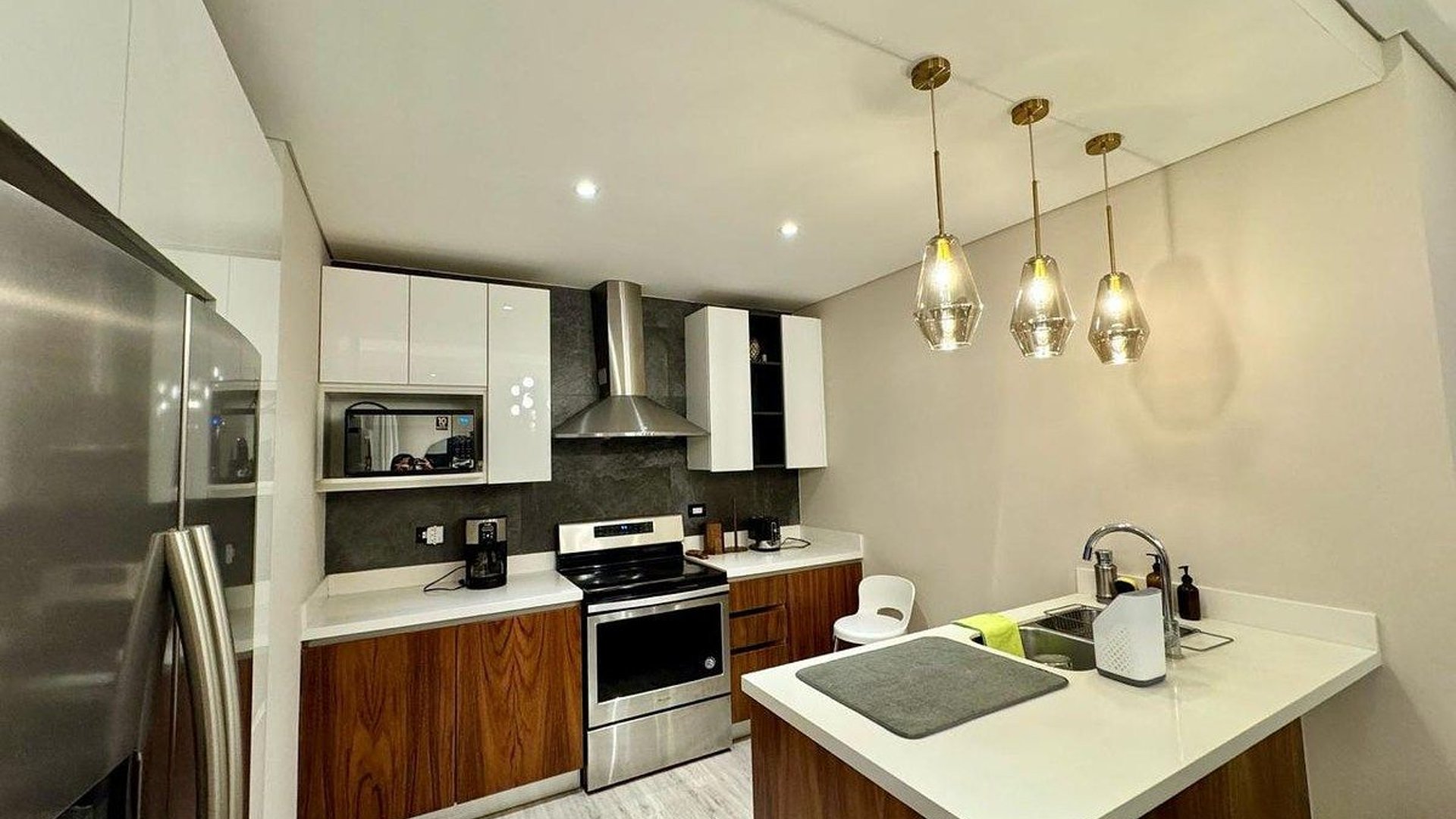 Apartamento en Alquiler Amueblado Lirios de Cayalá 2 Zona 16
