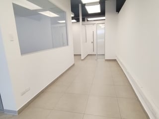 Oficina en renta en Centro Empresarial zona 10 - Image 4