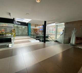 Local en venta – Design Center, Zona 10
