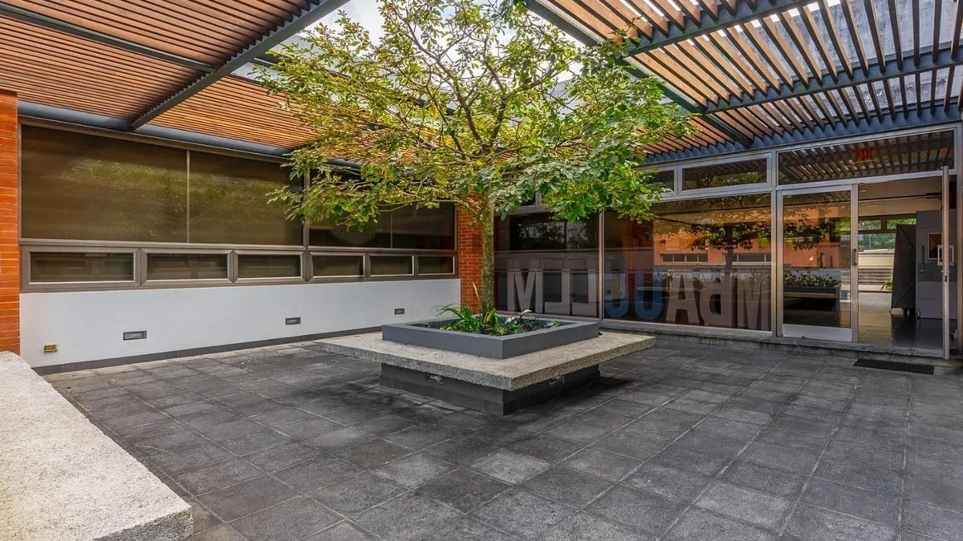 Edificio en Renta o Venta en Zona 15 - Miniatura 12