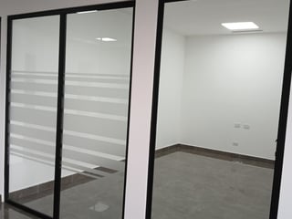 Rento Oficina Comercial en Zona 15 - Image 8