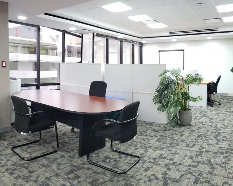 Oficina en venta zona 10 NIVEL COMPLETO inversión