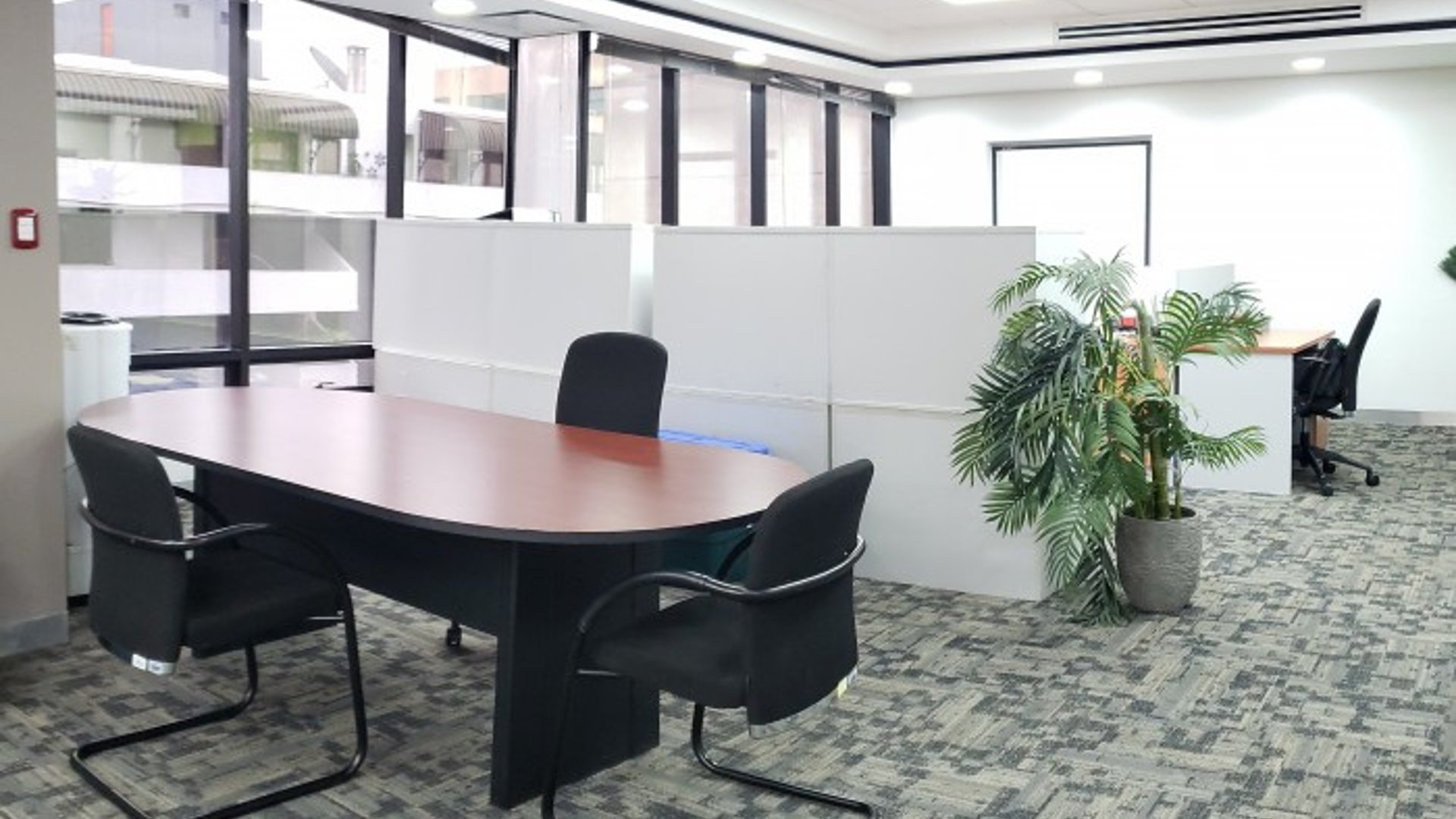 Oficina en venta zona 10 NIVEL COMPLETO inversión
