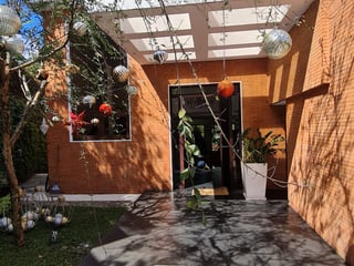 Lujosa casa en venta, Alamedas de Jacarandas, zona 16 - 2