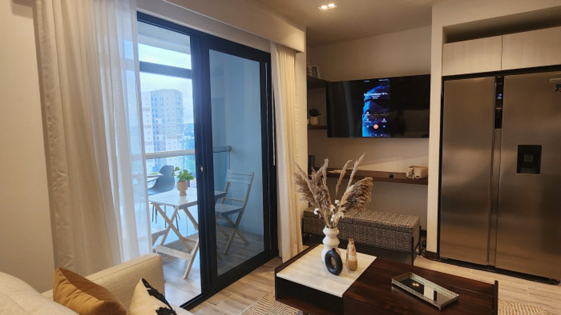 Apartamento venta 1 habitacion NUEVO zona 10 nivel alto - Miniatura 2