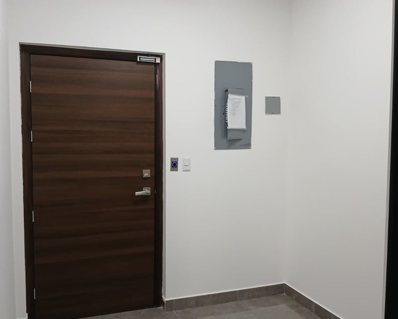 Rento Oficina Comercial en Zona 15