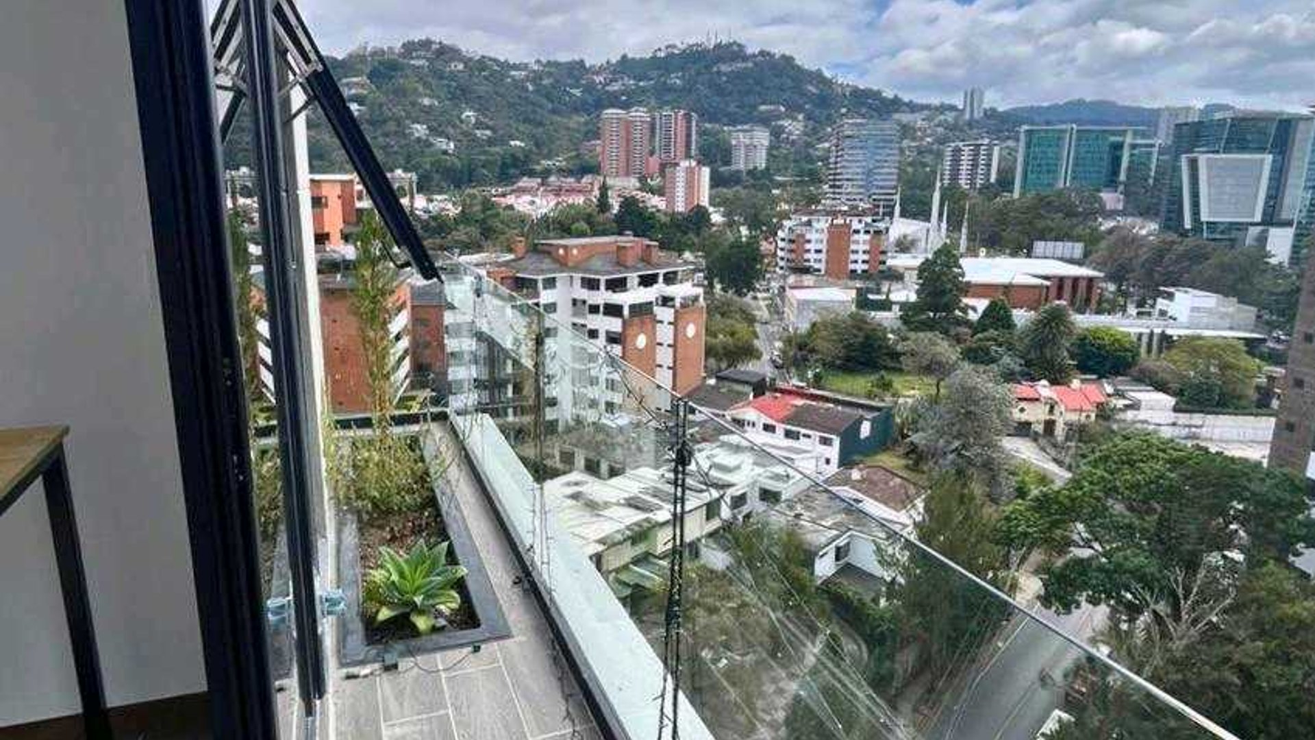 APARTAMENTO EN ALQUILER ????Edificio Quince Esquina, Zona 15 - Miniatura 4