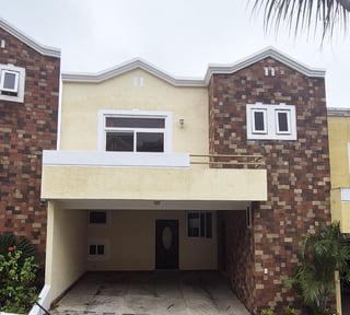 House for Sale in Altos del Encinal, Zona 7 Mixco | 3 Beds, Garden, Parking | $214K