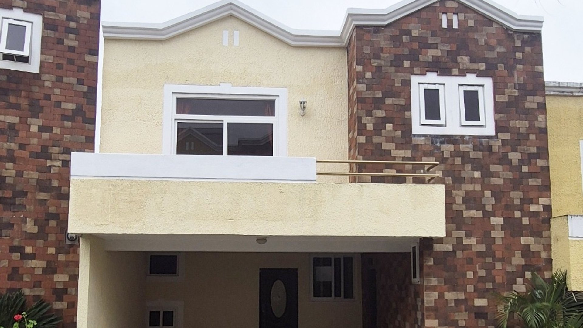 House for Sale in Altos del Encinal, Zona 7 Mixco | 3 Beds, Garden, Parking | $214K