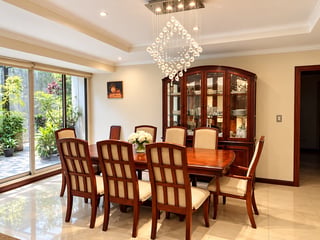 EXCLUSIVO APARTAMENTO EN VENTA CON AMPLIOS JARDINES – PREMIER ZONA 14 - 2