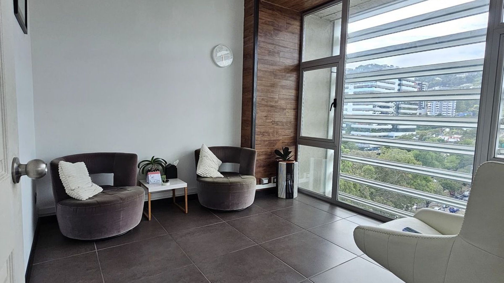 Oficina en Venta – Edificio Domani, Zona 15 ✨