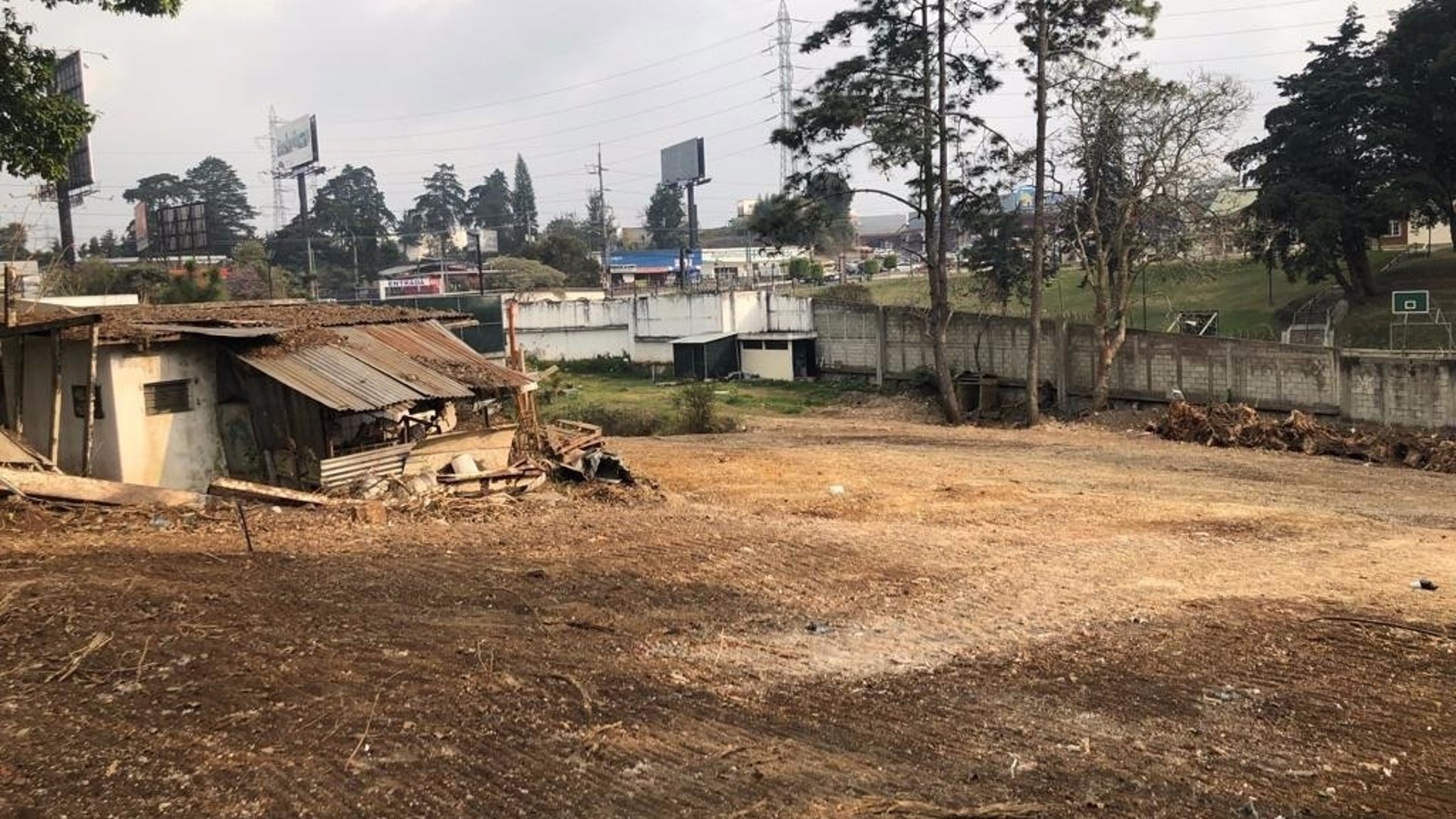 Alquiler de terreno al lado de edificio scena, CES