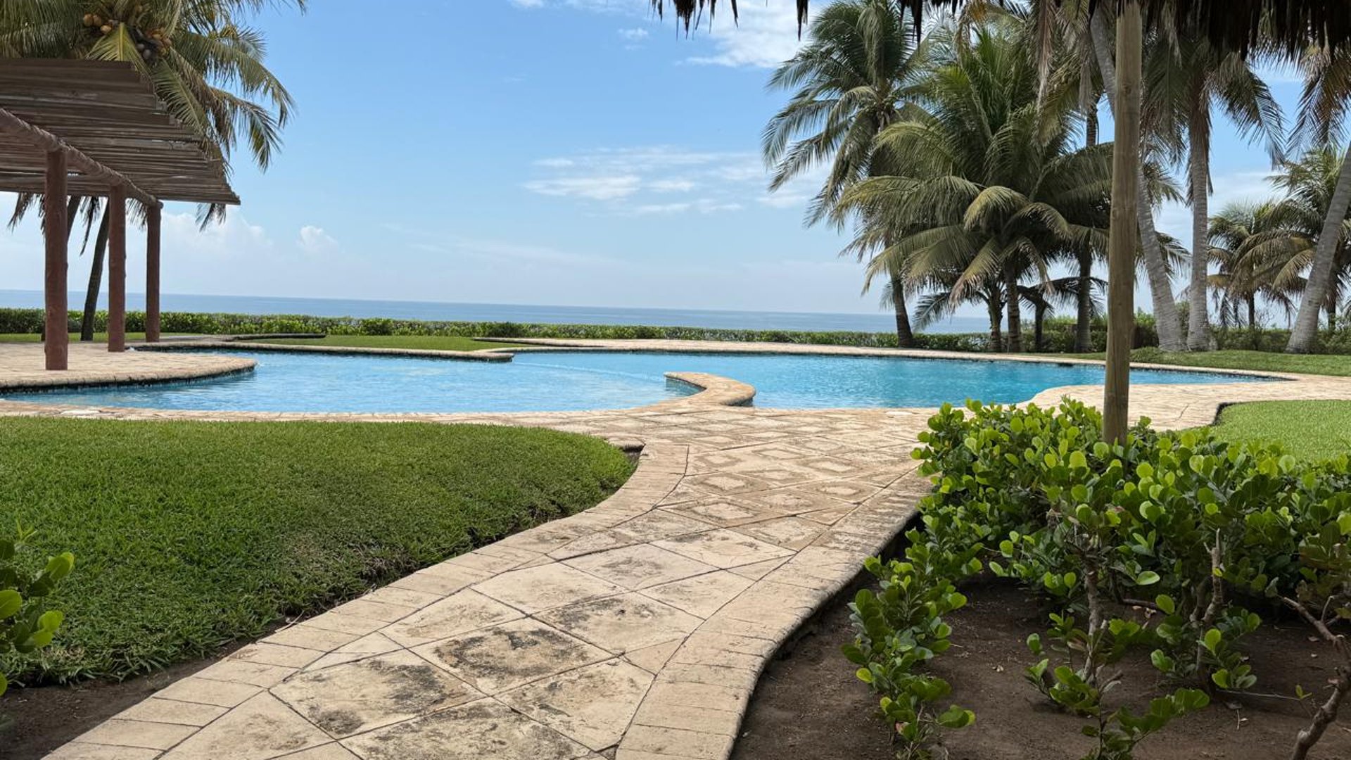 TERRENOS EN VENTA EN CONDOMINIO PALMERAS DE MONTERRICO KM. 13.5 - Miniatura 5