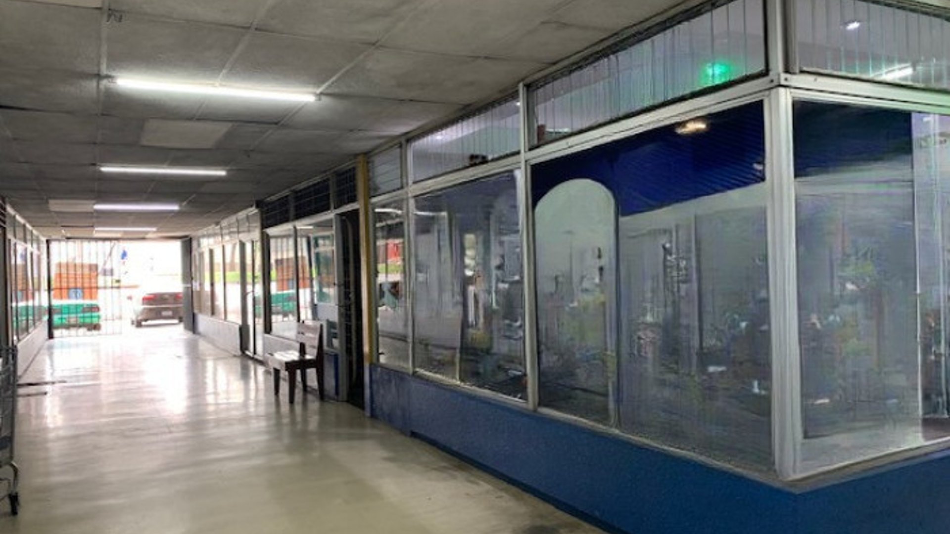 Local Comercial en Renta en Centro Comercial Zona 5 - Miniatura 3