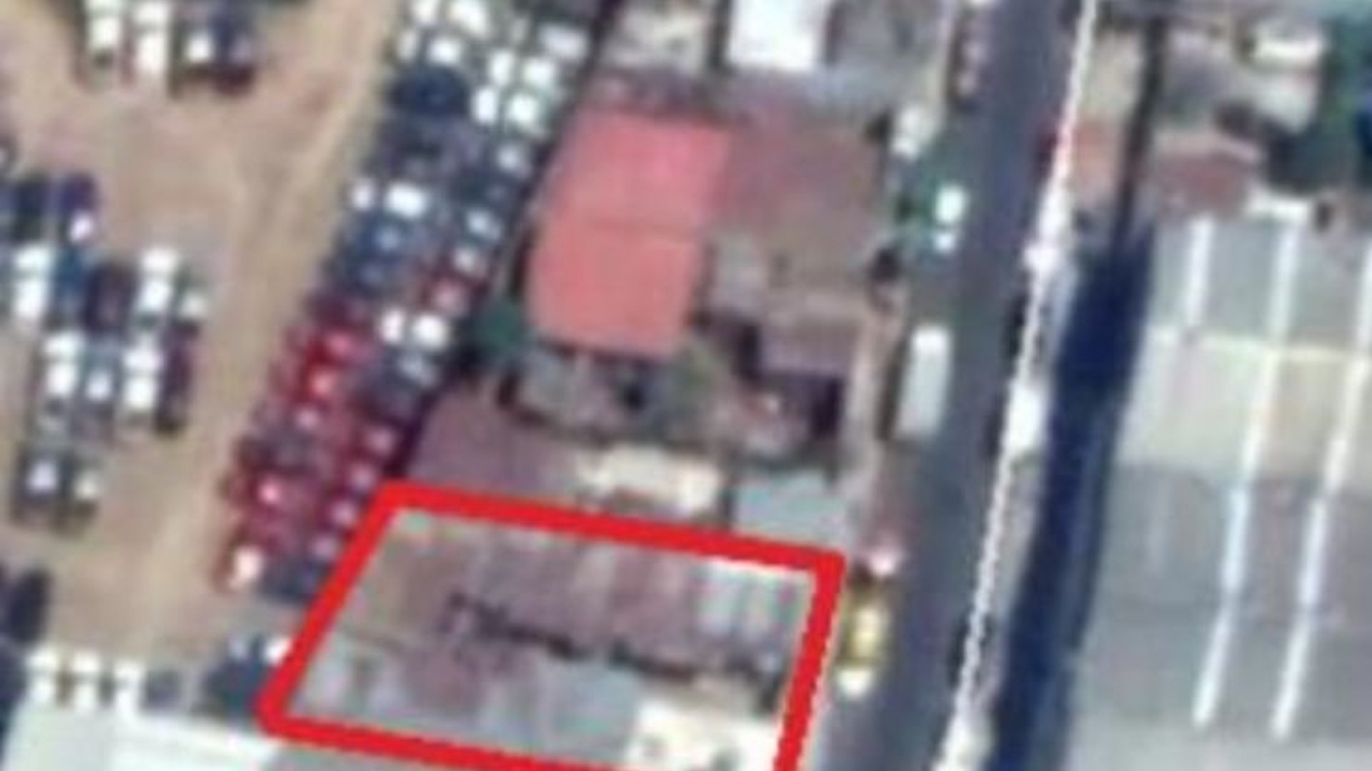 I AM SELLING A BEAUTIFUL PLOT OF LAND, HALF A BLOCK FROM CALZADA ROOSVELT, IN FRONT OF ESKALA