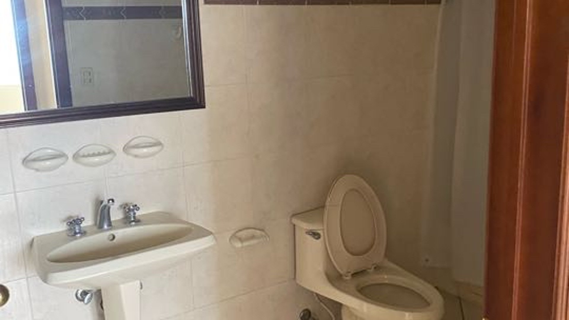 Apartamento en Venta en Edificio Milenia, dentro de Oakland, Zona 10 - Miniatura 8