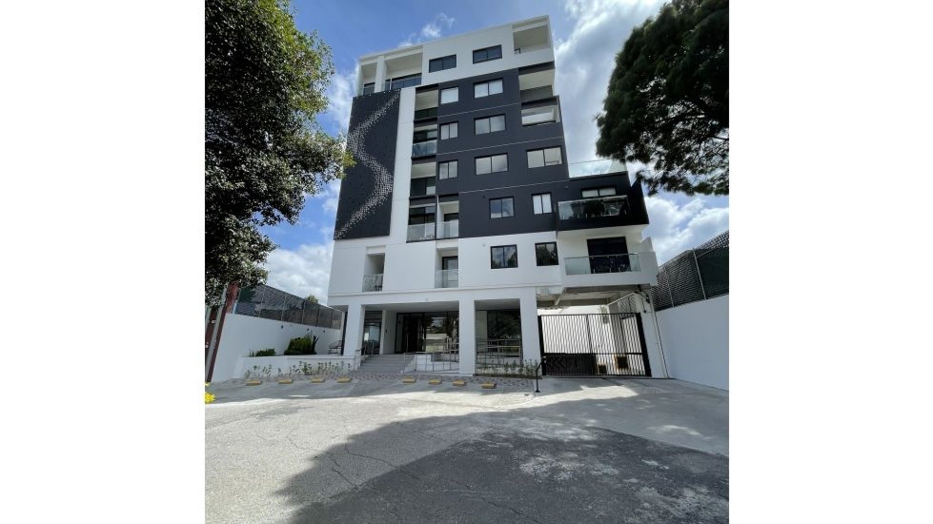 ???? APARTAMENTO EN VENTA – 2 HAB + LÍNEA BLANCA | AOKI | ZONA 14 - Image 1