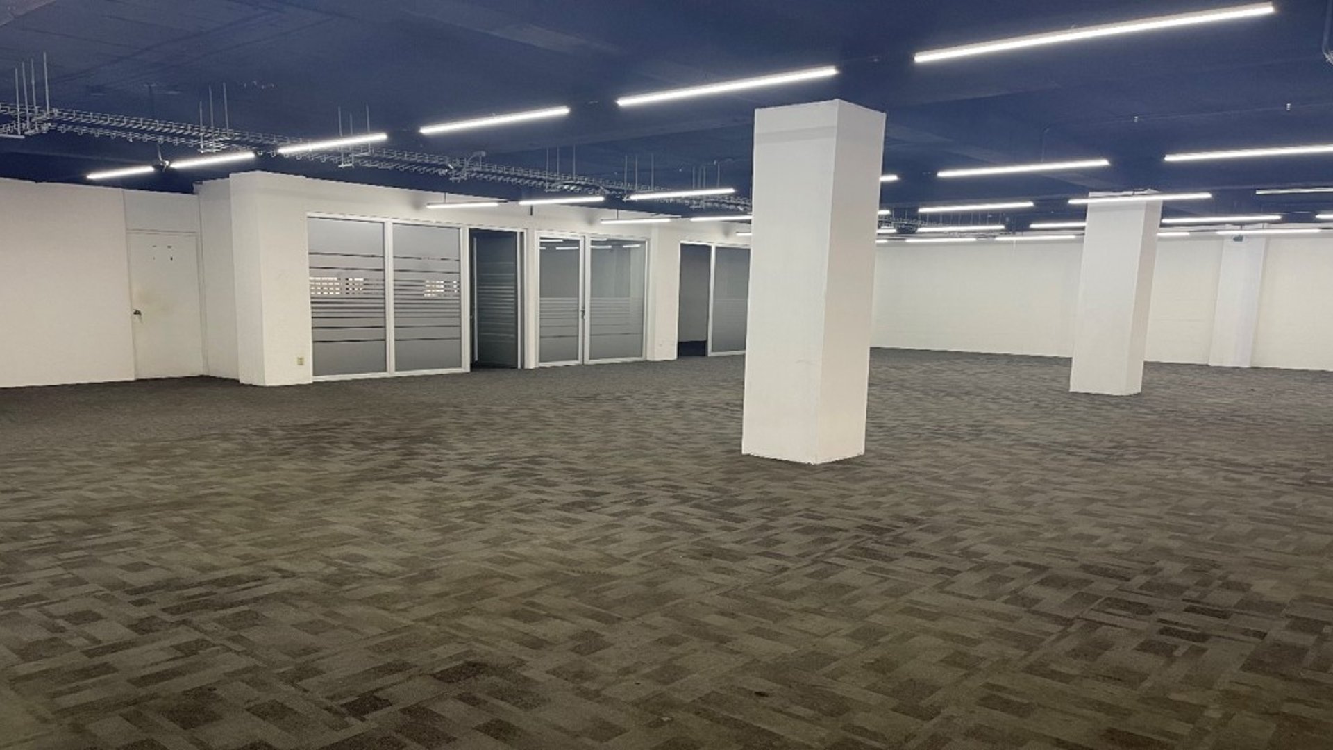 Edificio de oficinas en venta y renta, Zona 9 - Miniatura 2