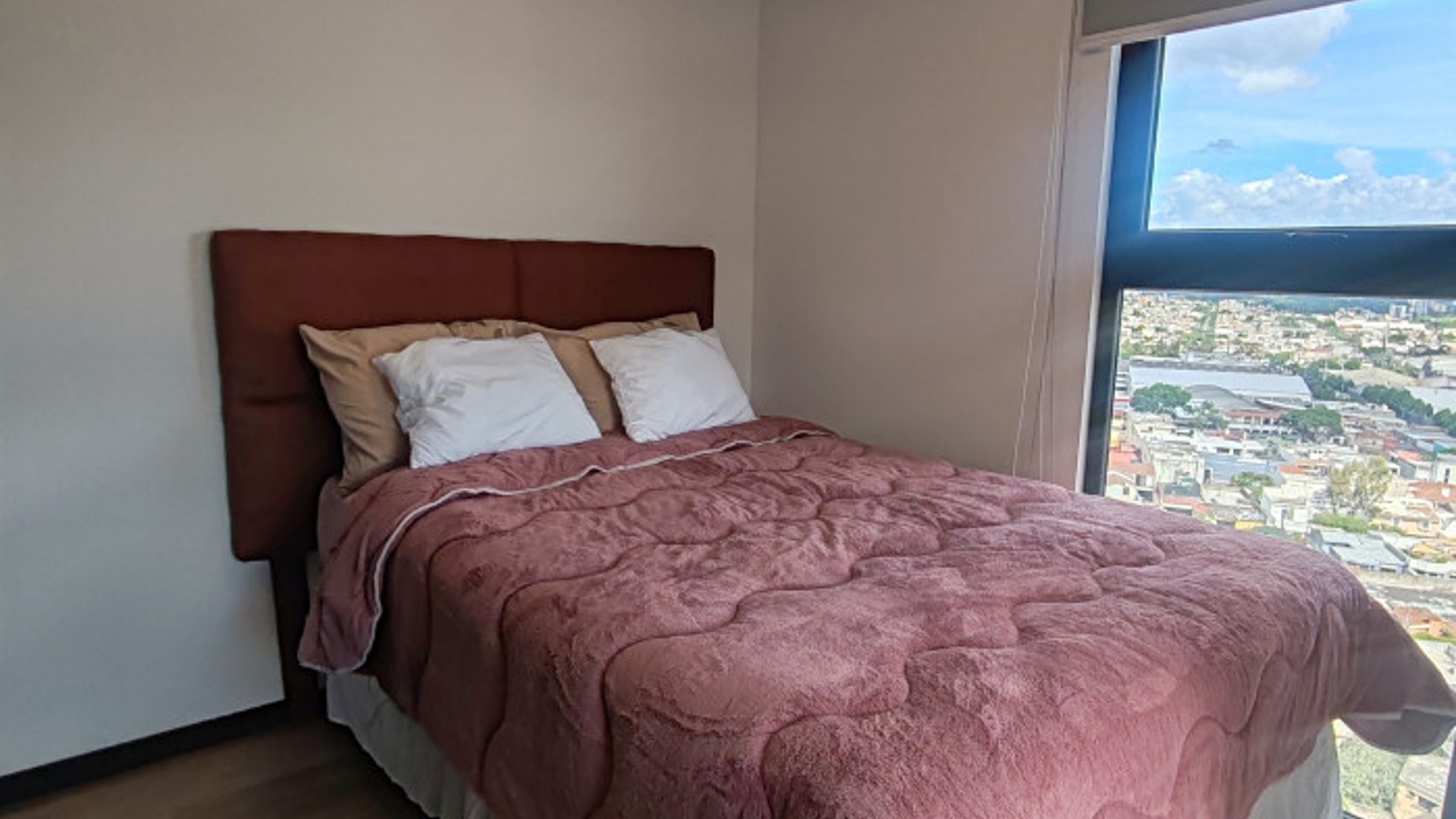 Apartamento Amueblado en Renta en Zona 11 Altaire - Miniatura 7
