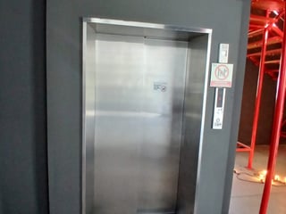 Amplia Oficina Comercial de Dos Niveles - 5