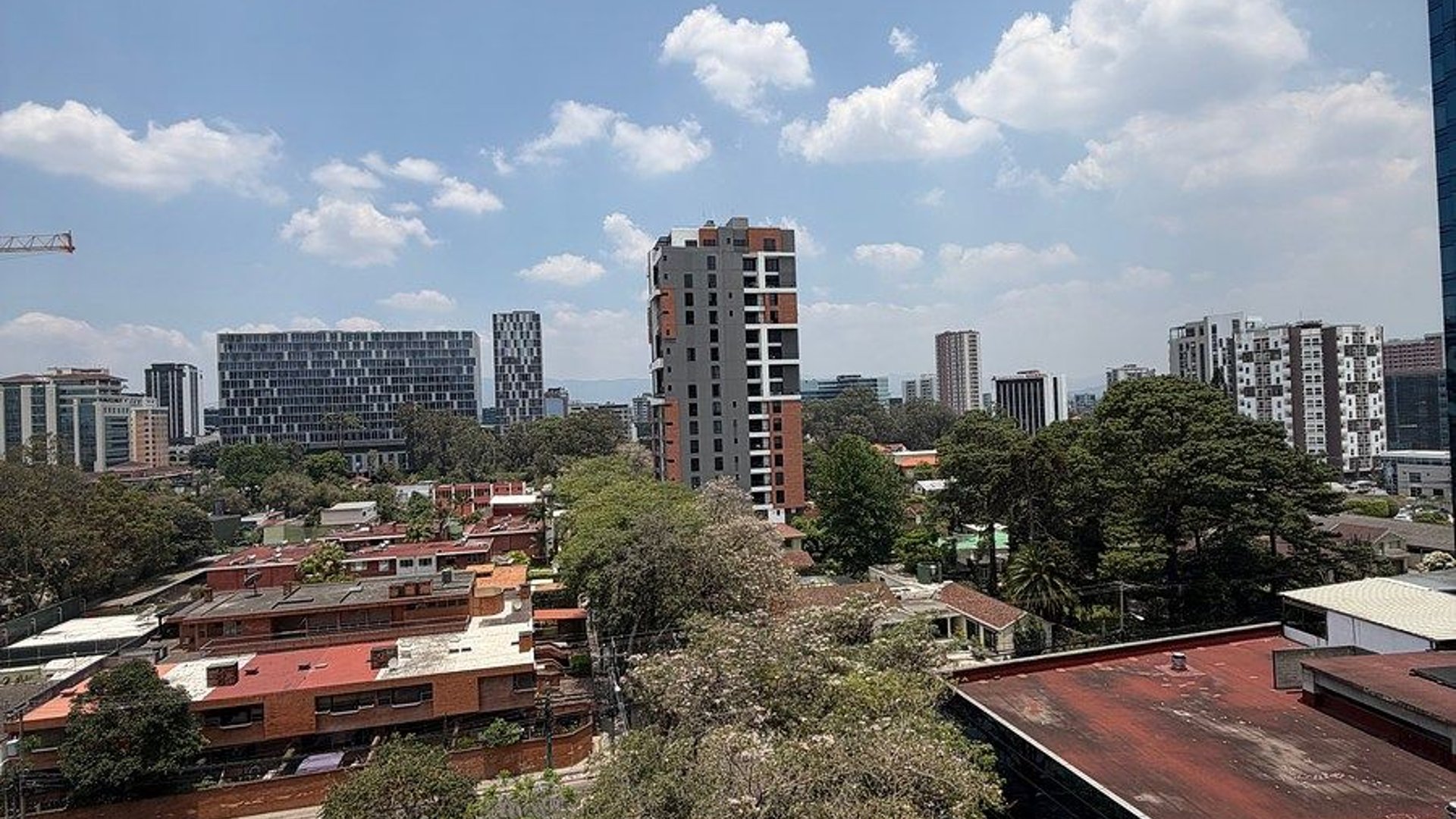 Oficinas en venta Zona 10 Guatemala con parqueos y bodegas - Miniatura 6