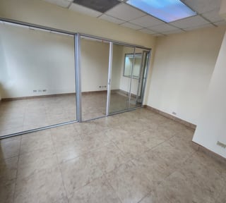 Oficina en venta en zona 14 Europlaza Ref-5642