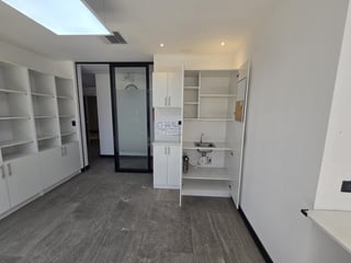 Alquilo Clínica en Renovati zona 10 - Image 7