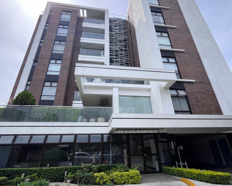 Apartamento en Venta en Zona 15 | 125 m², 2 Hab y Amenidades Premium