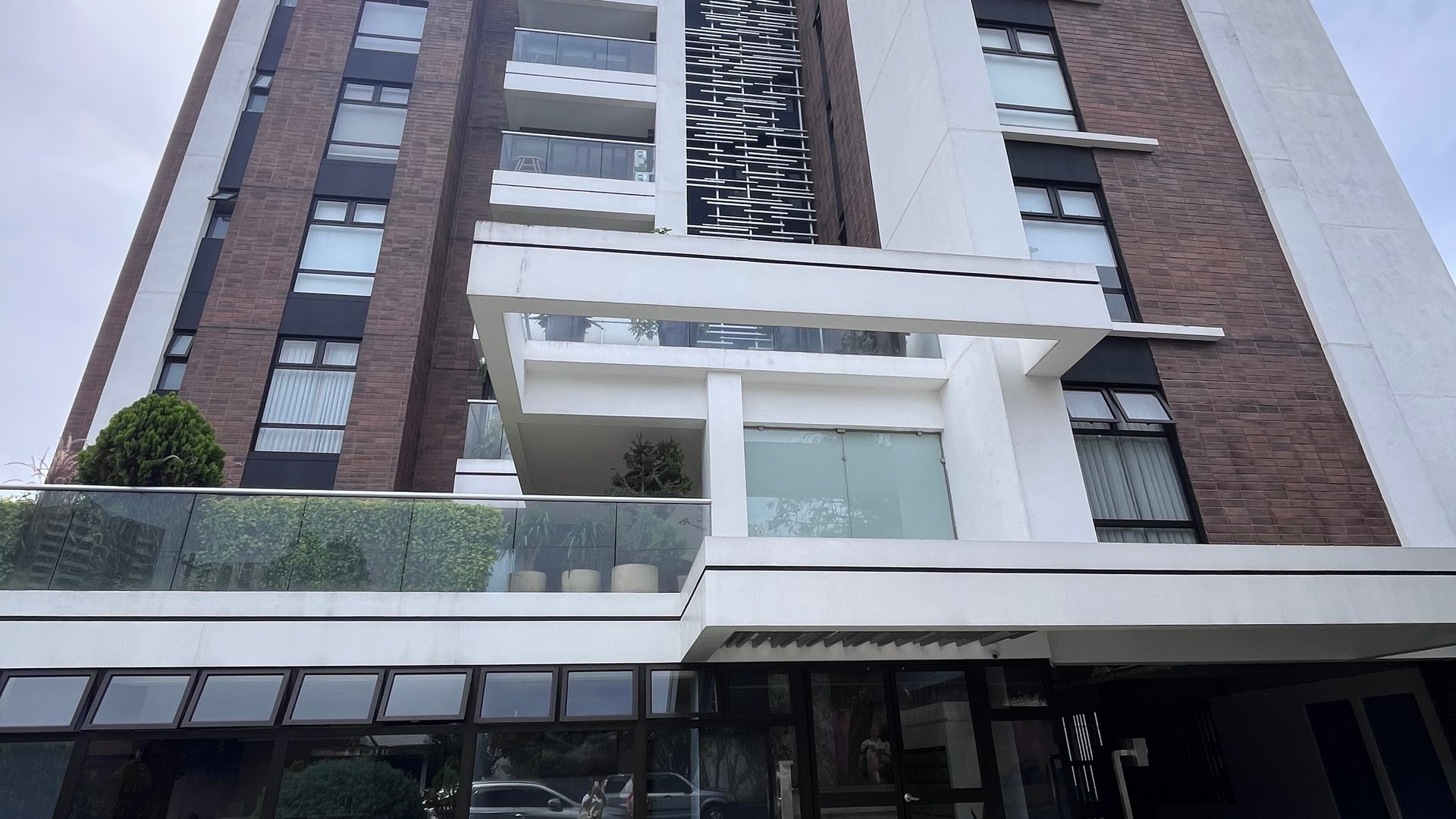 Apartamento en Venta en Zona 15 | 125 m², 2 Hab y Amenidades Premium