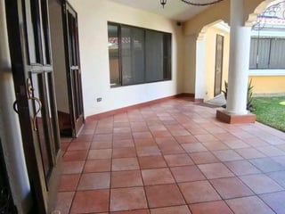 CASA  EN VENTA ESTILO COLONIAL,📍sobre 20 calle Z. 10, fuera de garita - Image 7