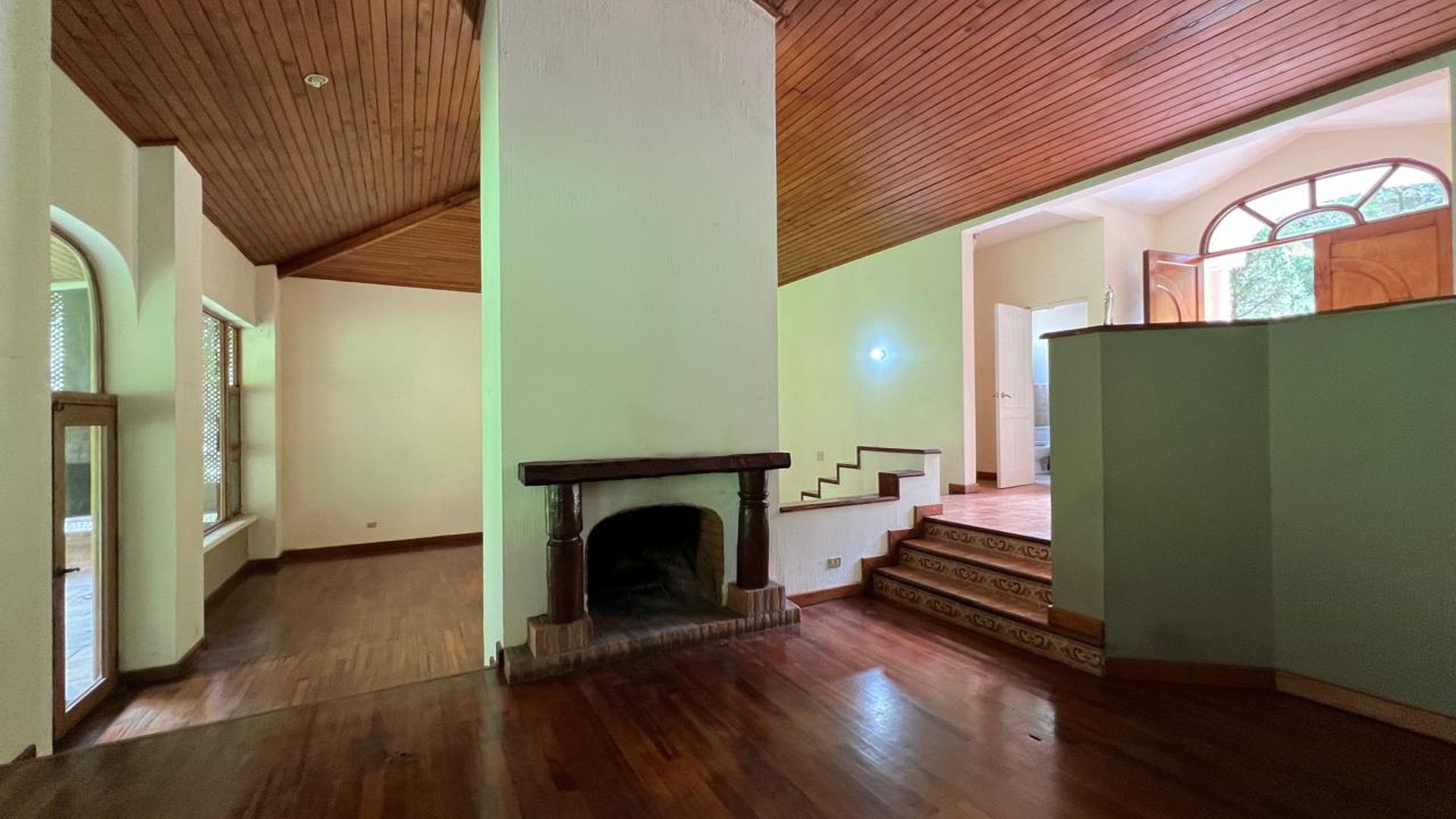 Renta y Venta de Casa amplia con nacimiento de agua en San Rafael Km.16 CAES