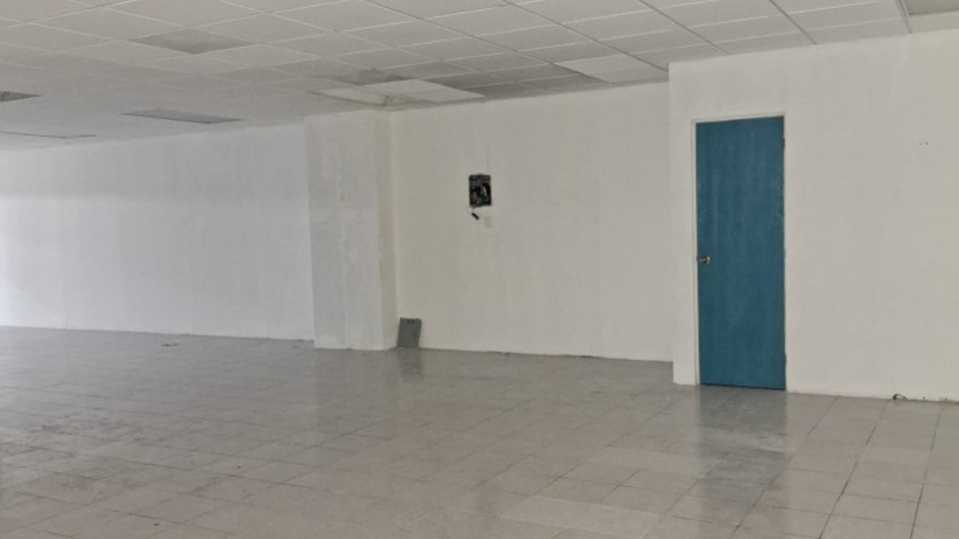 En ALQUILER LOCAL Comercial En zona 5 Centro Comercial - Miniatura 4