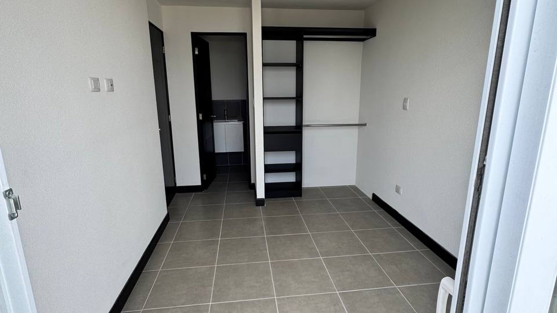 Apartamento en renta en Edificio Esenta zona 12 - Miniatura 5