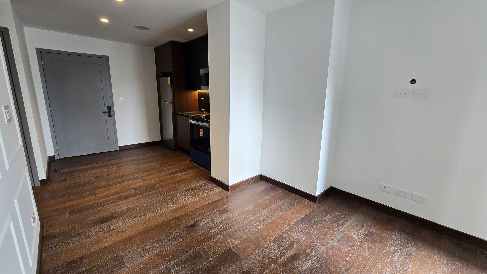 Moderno Apartamento en Renta | Zona 10, Ciudad de Guatemala - Miniatura 2