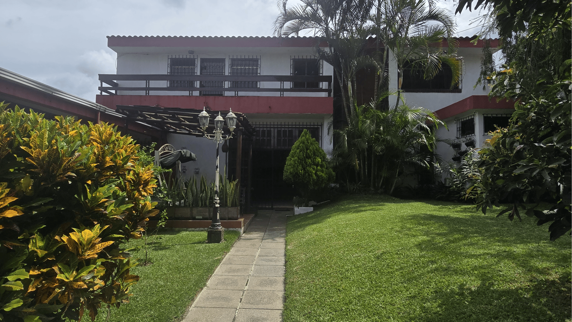 Amplia Casa en Venta en Zona 17 Lomas del Norte