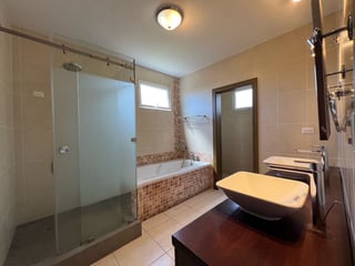 Venta hermosa casa en Km 20 Carr. a Fraijanes, Colinas de Castel (C) - Image 17