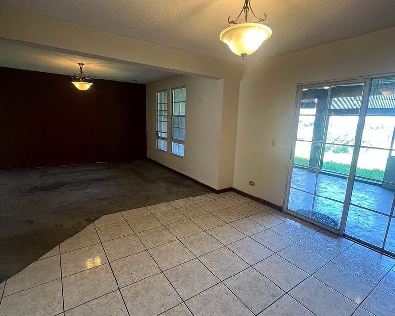 Casa en venta en Zona 13 | Condominio Monte Azul  para remodelar |