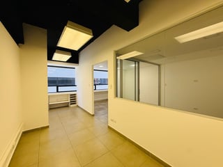 ALQUILER DE CENTRICA OFICINA 67.80MT2 - CENTRO EMPRESARIAL, ZONA 10 - 4