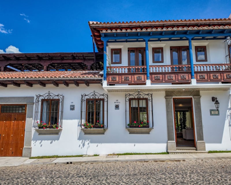 En venta casa con Piscina Club Residencial Antigua Gt
