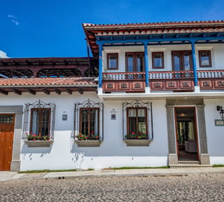 En venta casa con Piscina Club Residencial Antigua Gt