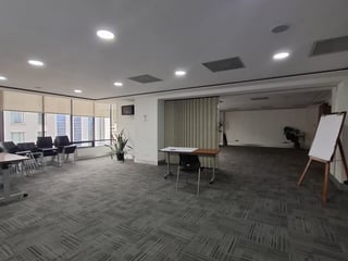 Oficina para inversión en venta en zona 10 Medio nivel - 2