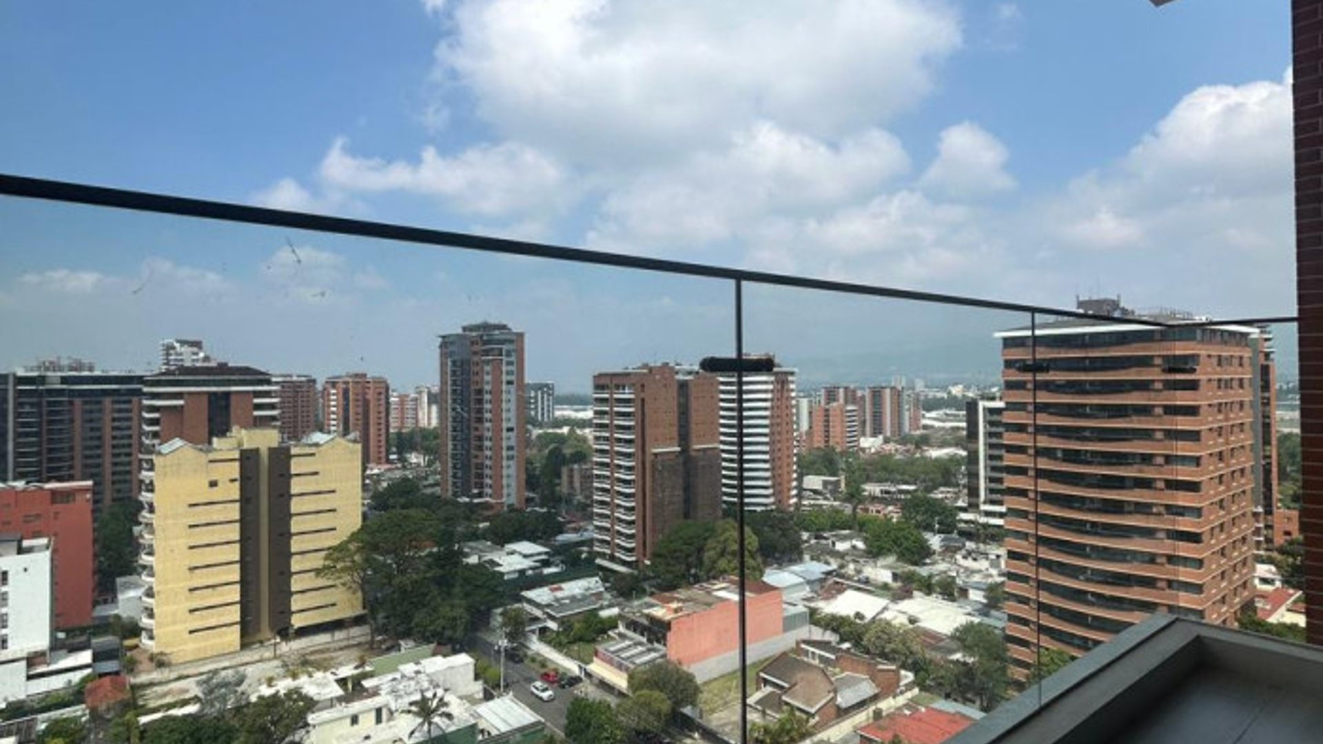 Apartamento en renta en zona 14 - Miniatura 4