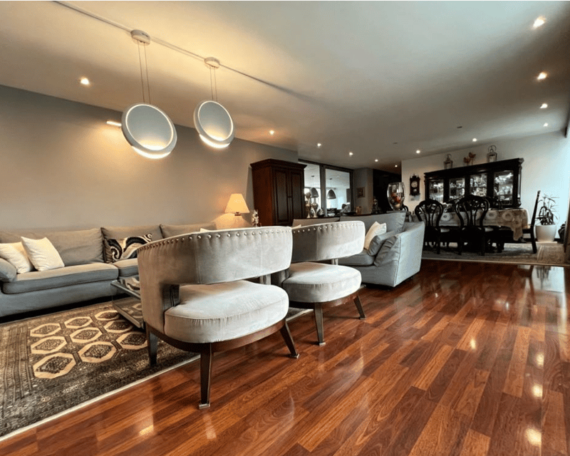 Venta amplio apartamento 3 Dormitorios en Ave. Las Américas Zona 14